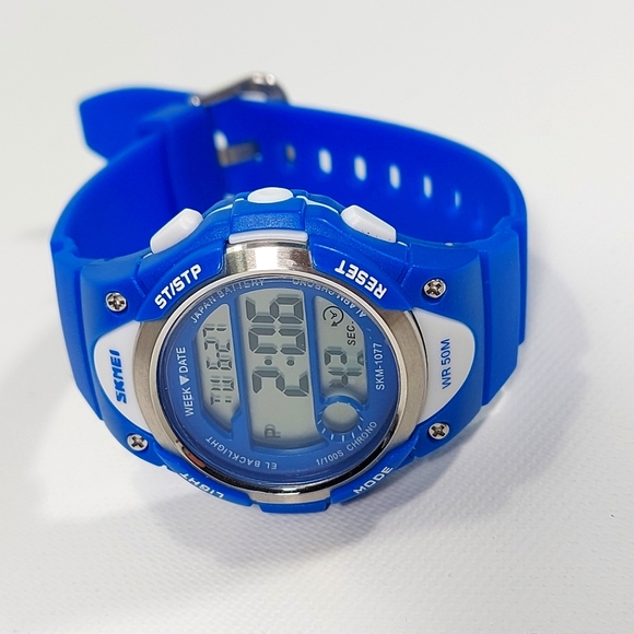 Skmei Kids Unisex Digital Sport LED Waterproof Blue Watch NWOT - Picture 1 of 6